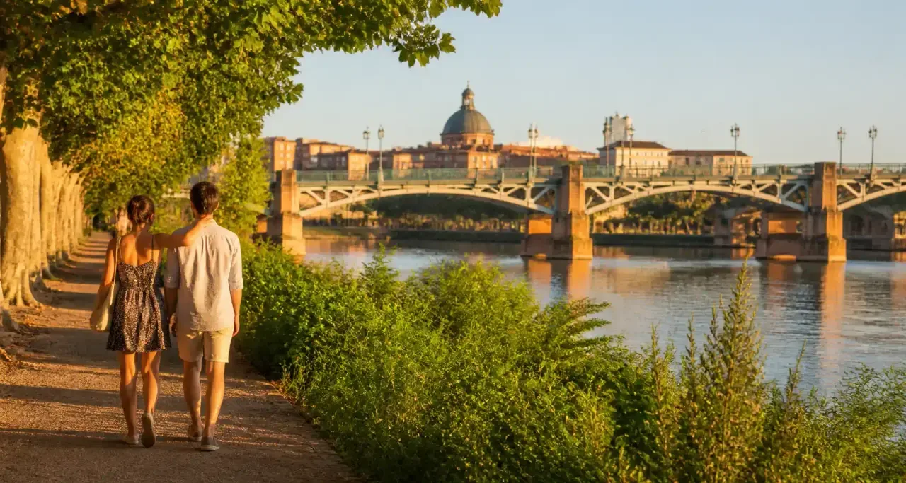 Promenade sur les berges de la Garonne à Toulouse