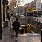 Entrée métro Toulouse Barrière de Paris, trottoir et commerces près des Minimes